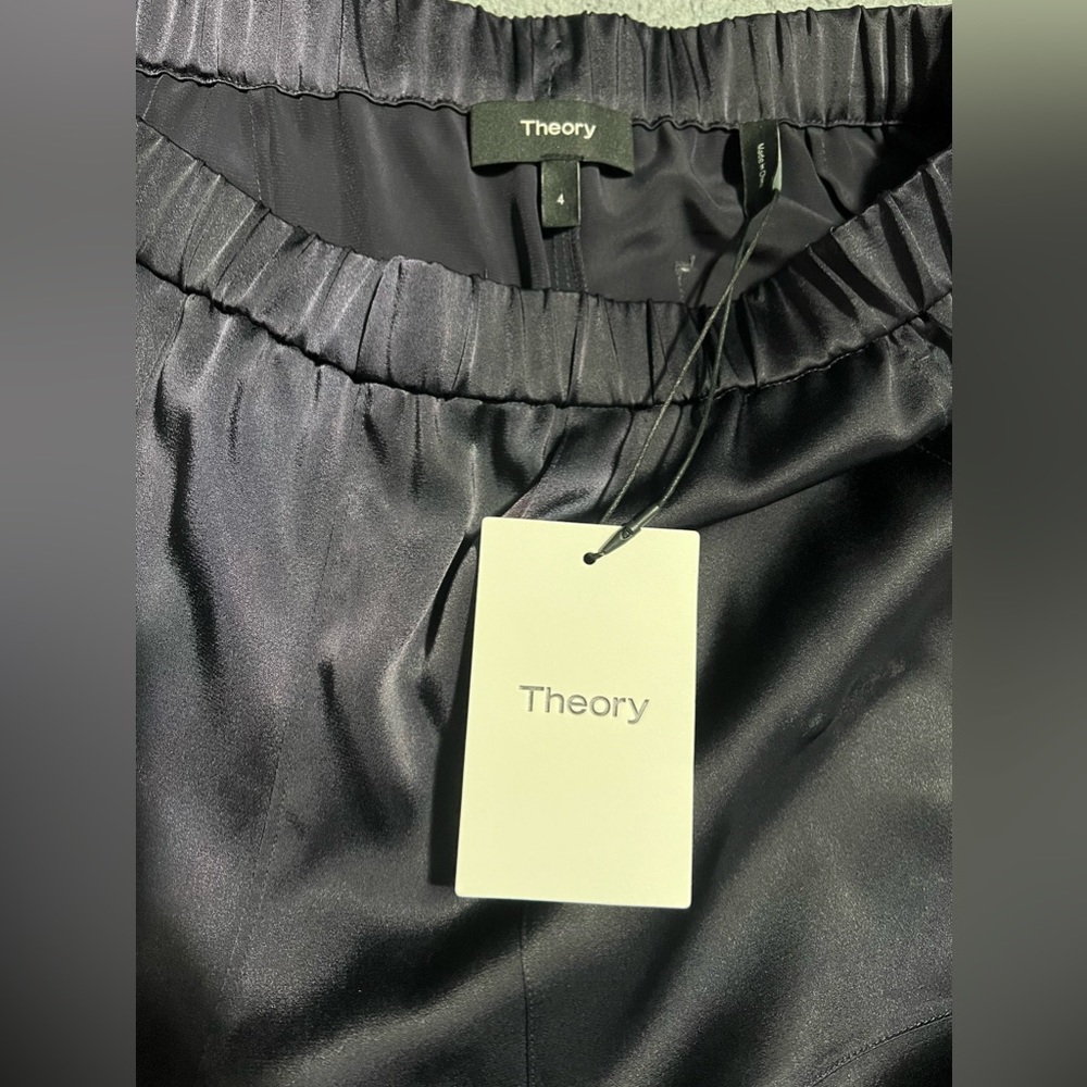 Brand NEW!!! Still has Tags attached. Beautiful and soft material.